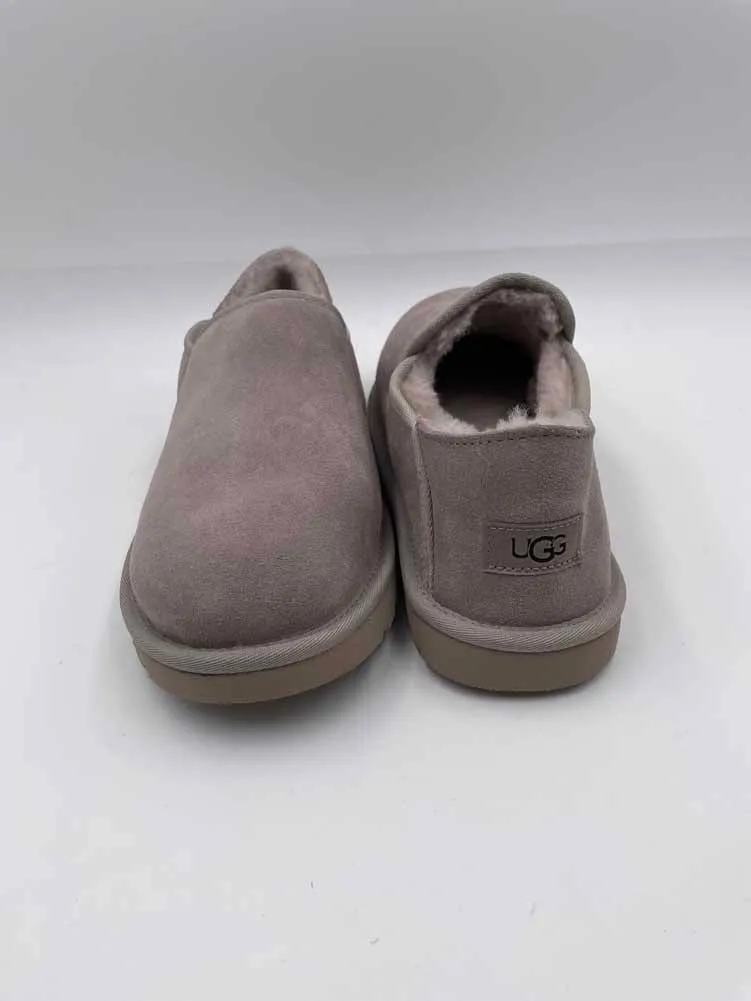 Kenton in Oyster by UGG